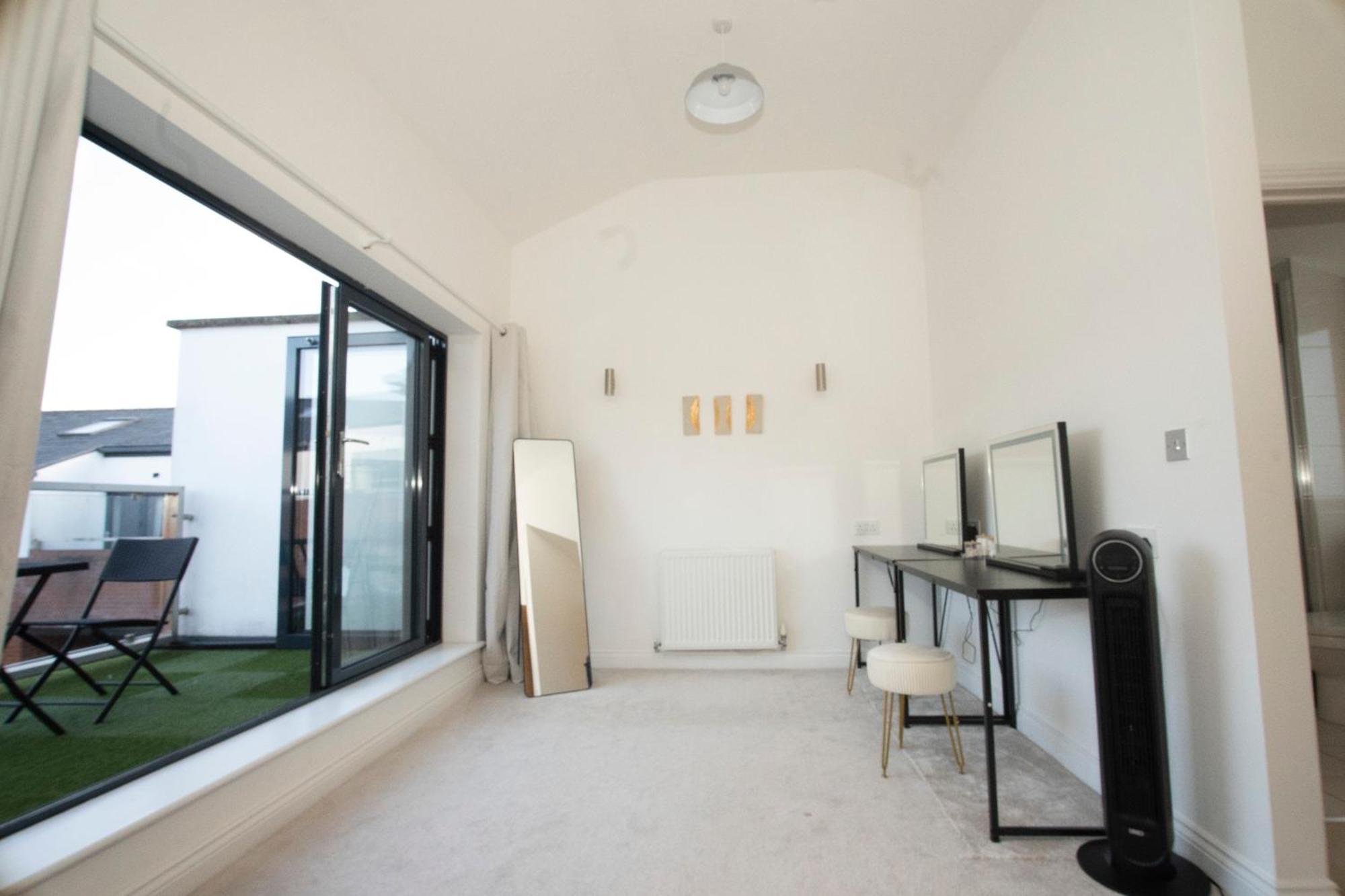 Spacious 4Br 4Ba Gated Townhouse With Balconies, Central Jq Birmingham Exteriör bild
