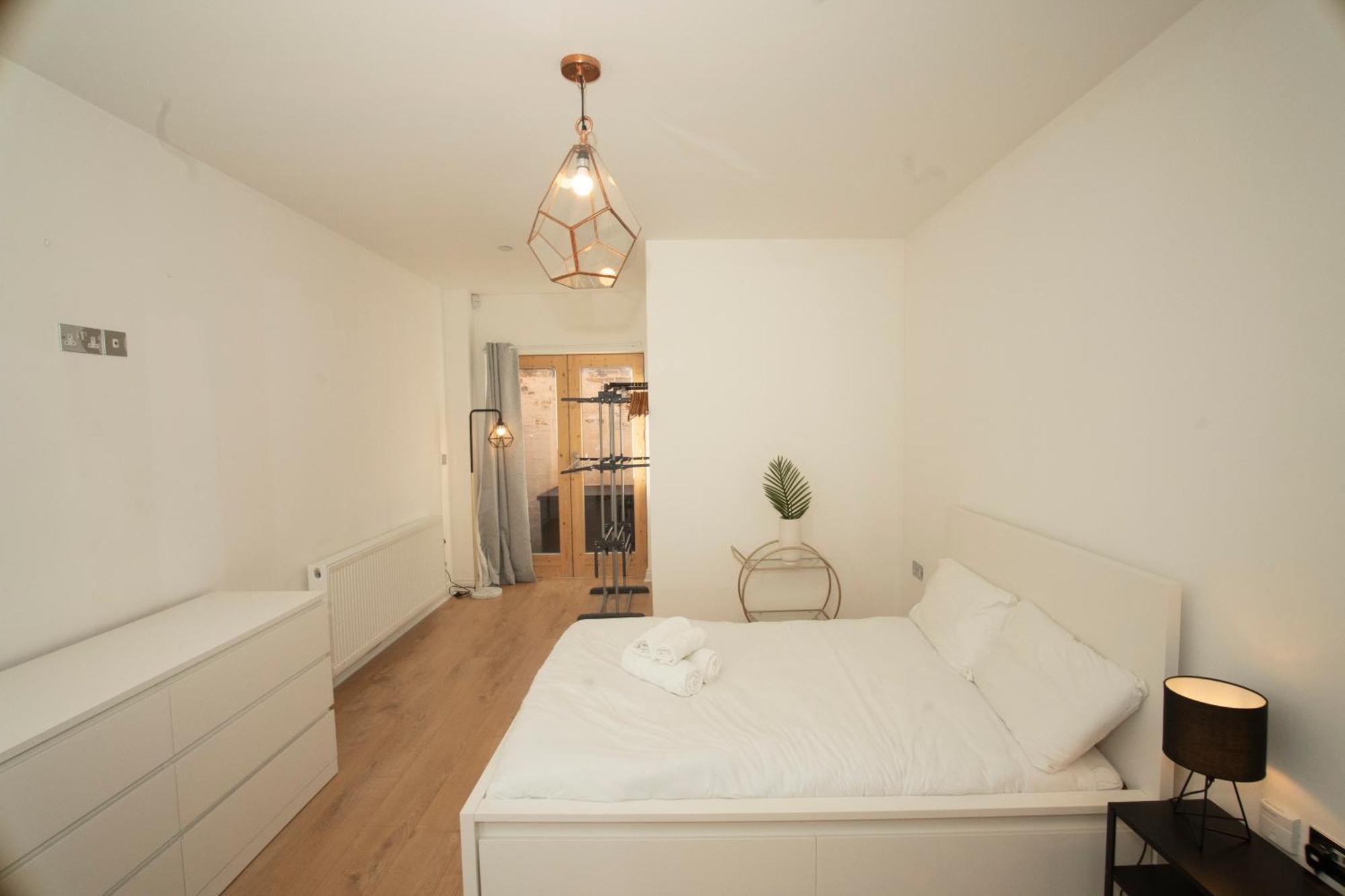 Spacious 4Br 4Ba Gated Townhouse With Balconies, Central Jq Birmingham Exteriör bild